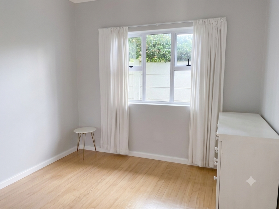 To Let 4 Bedroom Property for Rent in Leisure Isle Western Cape